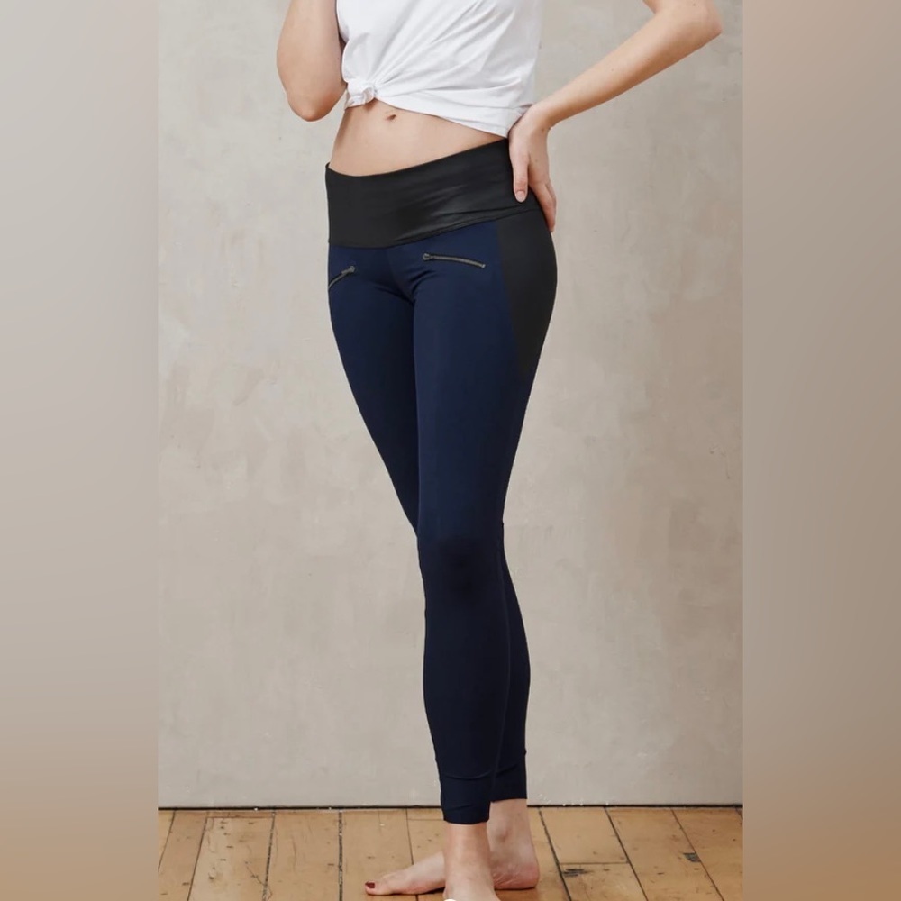 ADAY Throw And Roll Leggings in Navy Size Small - Picture 8 of 8